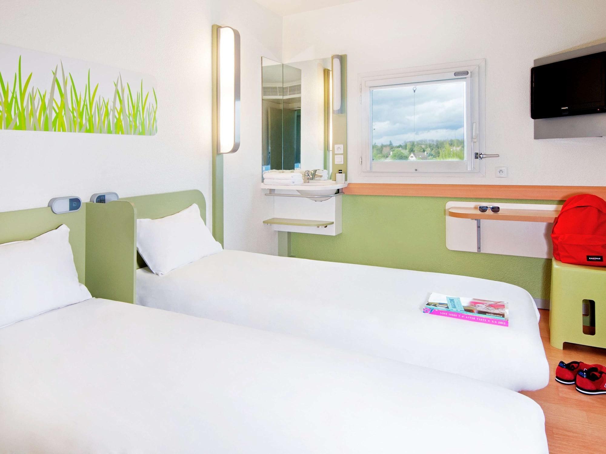 Ibis Budget Bergerac Bagian luar foto