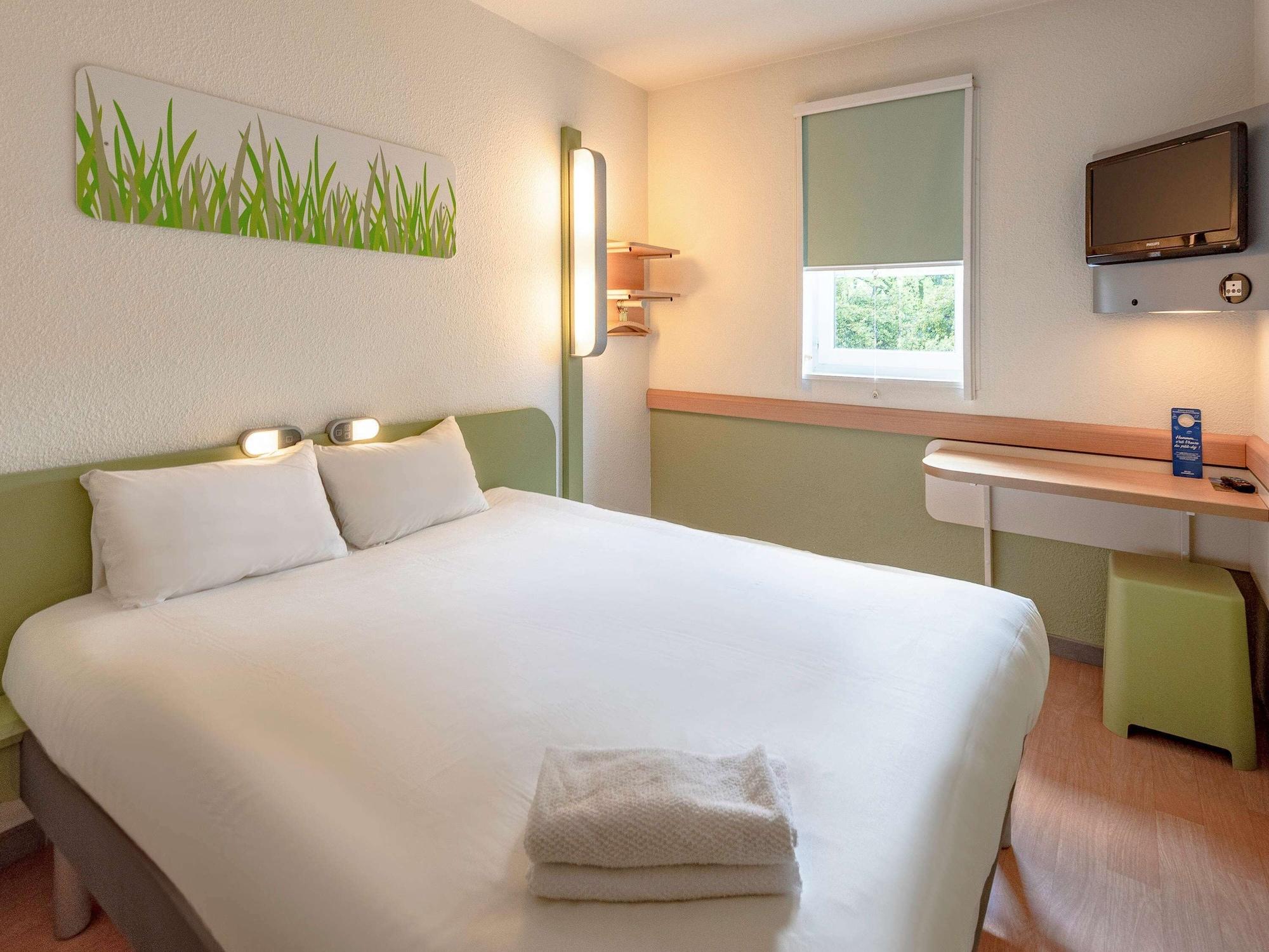 Ibis Budget Bergerac Bagian luar foto